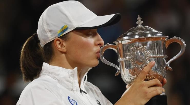 איגה שפיונטק חוגגת (רויטרס) איגה שפיונטק חוגגת