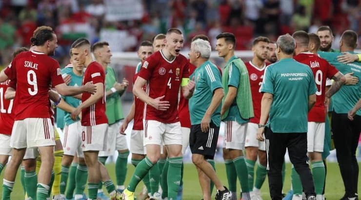 שחקני נבחרת הונגריה חוגגים (רויטרס) שחקני נבחרת הונגריה חוגגים