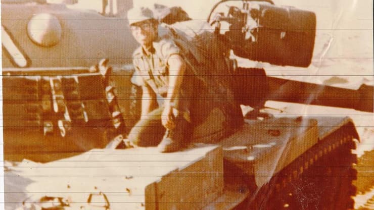 יאיר יעקב ז"ל על הטנק שלו בלבנון