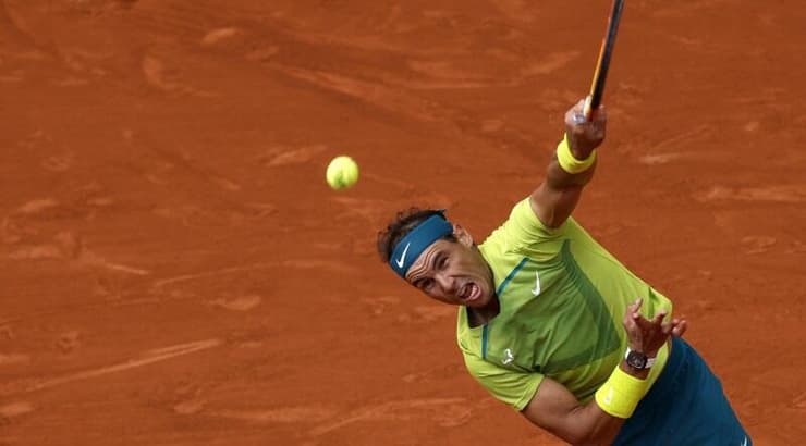 רפאל נדאל מנחית