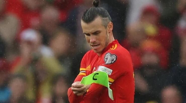 בייל יורד מהמגרש (רויטרס) בייל יורד מהמגרש