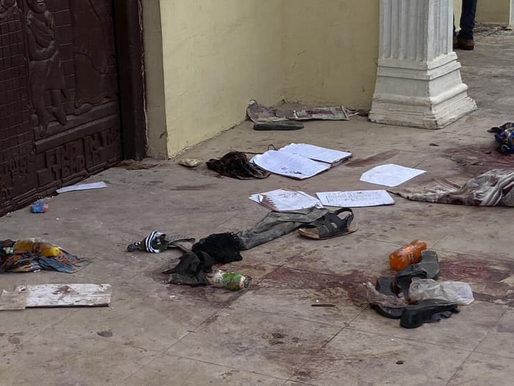 ניגריה עשרות נרצחים מתקפה בכנסייה קתולית מדינת המחוז אונדו