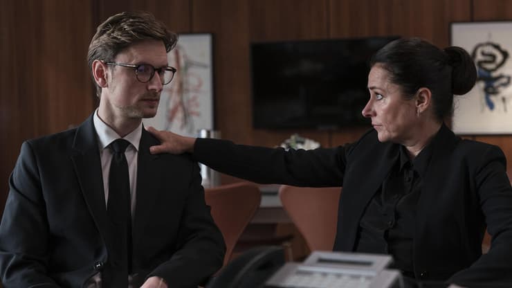 מתוך "הממשלה" (צילום: Mike Kollöffel/Netflix) מתוך "הממשלה"