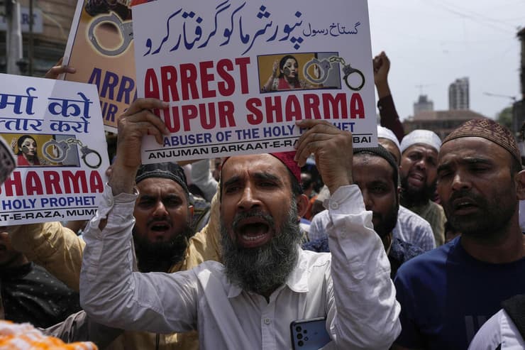 הפגנה של מוסלמים בעיר מומבאי ב הודו אחרי שדוברת של מפלגת השלטון העליבה את מוחמד והאיסלאם