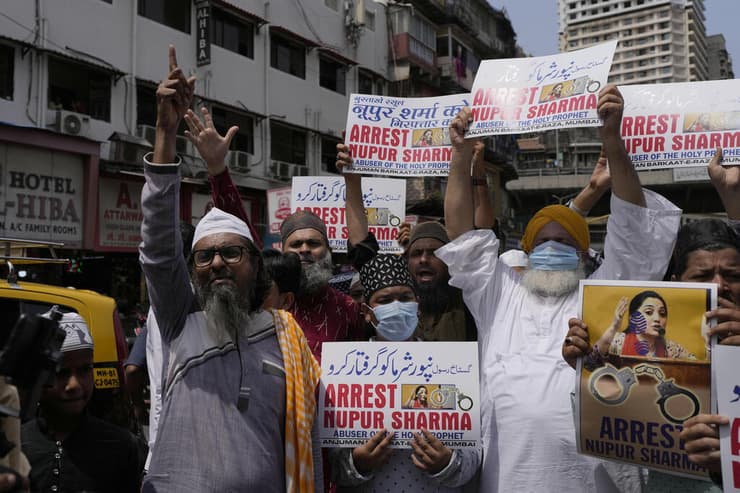 הפגנה של מוסלמים בעיר מומבאי ב הודו אחרי שדוברת של מפלגת השלטון העליבה את מוחמד והאיסלאם