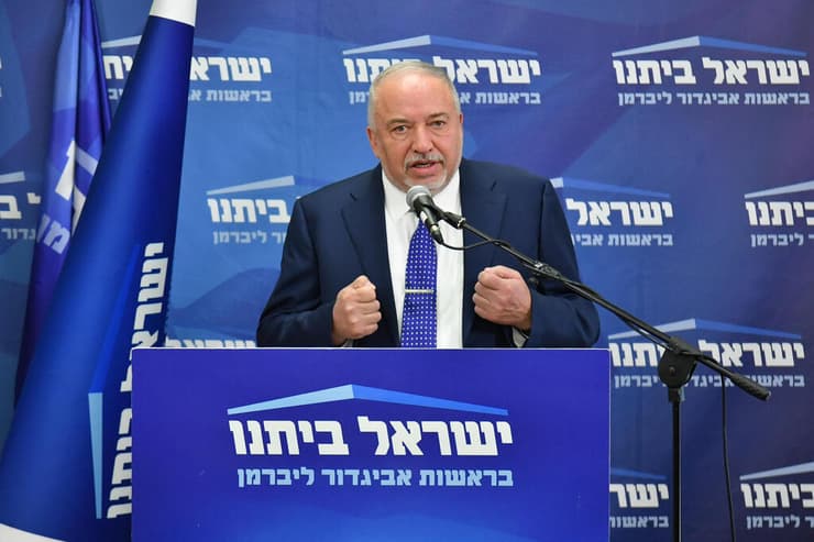 ח"כ ליברמן בישיבת הסיעה