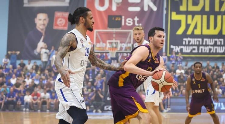 גיא פניני מול כריס באב