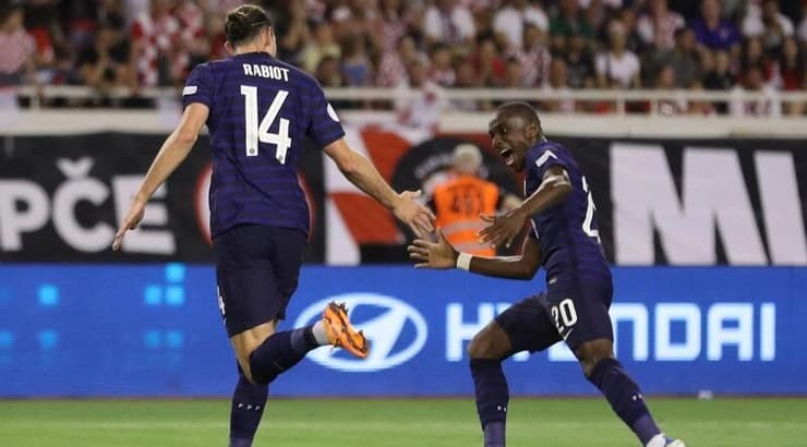 אדריאן ראביו חוגג לצד מוסא דיאבי