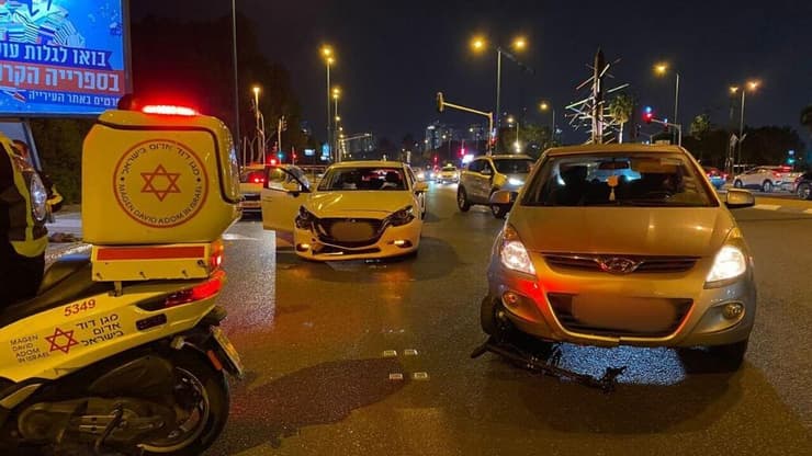 זירת התאונה בפתח תקווה (צילום: תיעוד מבצעי מד"א) זירת התאונה בפתח תקווה