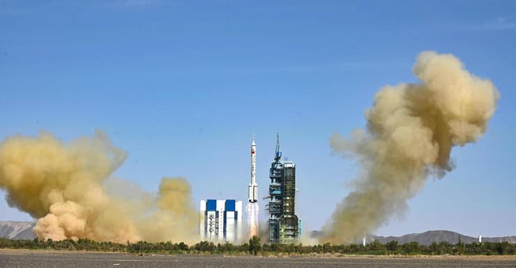 שיגור משימת שנז'ו 14 לתחנת החלל הסינית