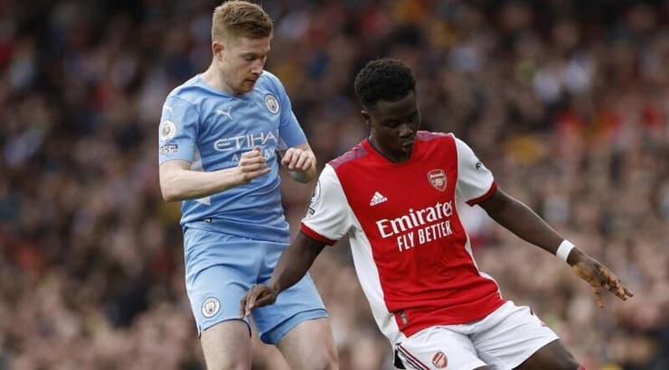 בוקאיו סאקה וקווין דה בראונה