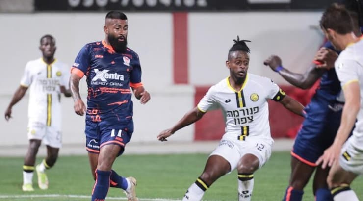 אביב אברהם מול ארי מורה (עמרי שטיין) אביב אברהם מול ארי מורה