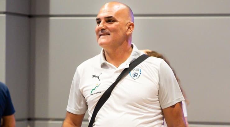 יחייך גם אחרי המשחק? חזן (איציק בלניצקי) יחייך גם אחרי המשחק? חזן