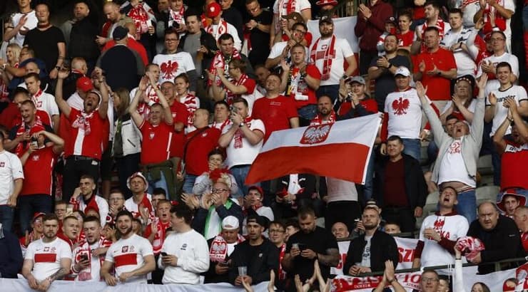 אוהדי נבחרת פולין (רויטרס) אוהדי נבחרת פולין