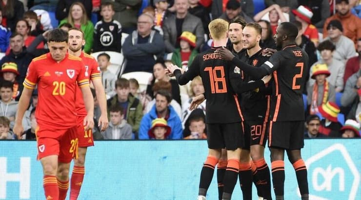 שחקני נבחרת הולנד חוגגים (רויטרס) שחקני נבחרת הולנד חוגגים