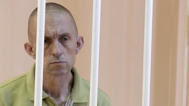 שון פינר שבוי מלחמה בריטי שלחם בצבא אוקראינה ונגזר עליו עונש מוות ב בית משפט של מורדים פרו-רוסים ב דונייצק ב דונבאס מלחמה עם רוסיה