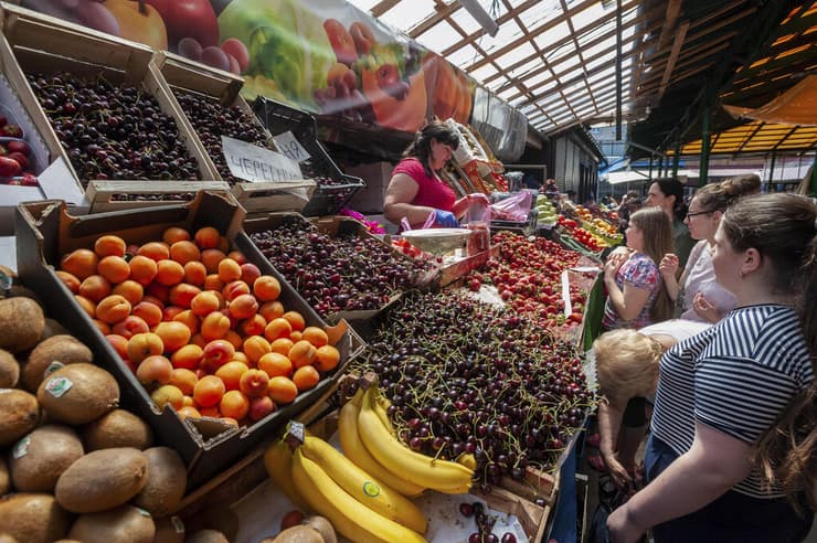 אוקראינה ירקות ו פירות בשוק ב לבוב משבר מזון