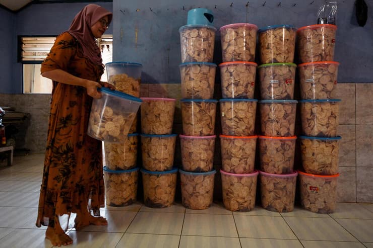 מבשלים ב אינדונזיה אחת ה נפגעות מ משבר ה מזון אוקראינה רוסיה