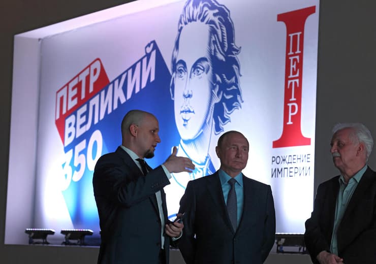 נשיא ארוסיה  ולדימיר פוטין באירוע לציון 350 שנה להיוולדותו של הצאר פיוטר הגדול