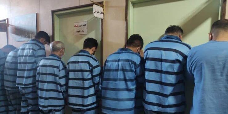  תמונה שפרסמה התקשורת הממלכתית ב איראן ובה נראים חשודים שנעצרו בחשד ל שוד בנק גדול ב טהרן