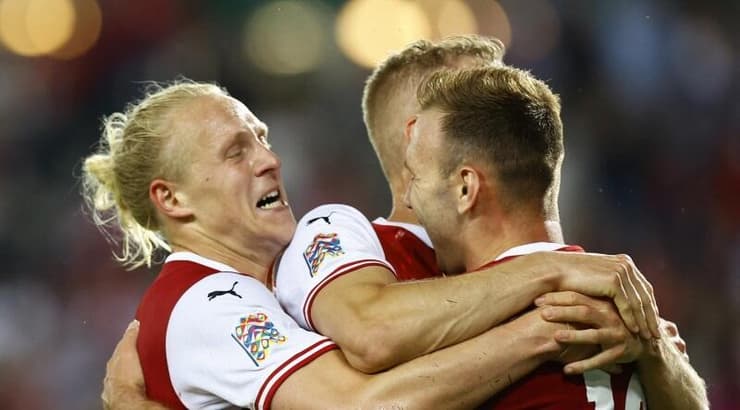 שחקני נבחרת אוסטריה חוגגים (רויטרס) שחקני נבחרת אוסטריה חוגגים