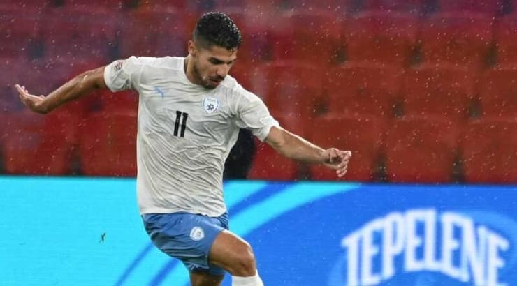 מנור סולומון עם הכדור