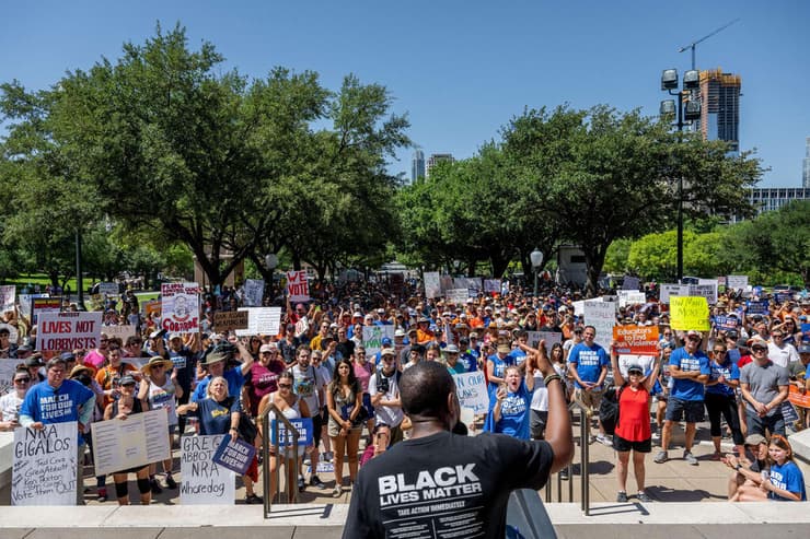 הפגנה מפגינים בארה"ב אוסטין טקסס שינוי חוקי ה נשק