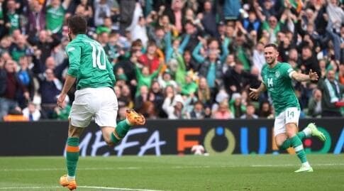 טרוי פארות' חוגג