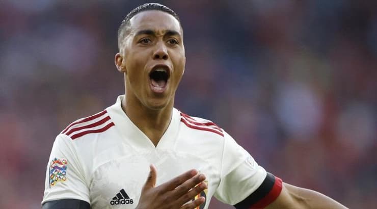 יורי טילמאנס חוגג (רויטרס) יורי טילמאנס חוגג