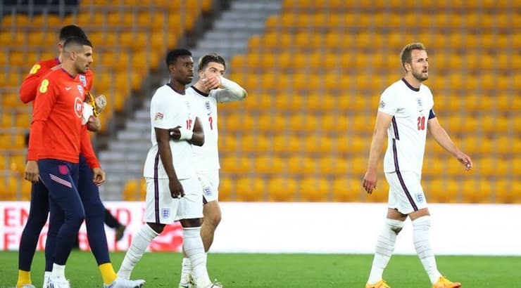 שחקני נבחרת אנגליה מאוכזבים בסיום