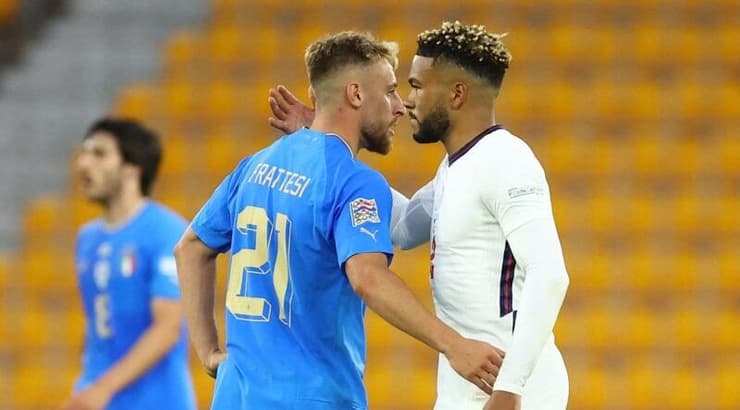 שחקני נבחרת אנגליה ואיטליה בסיום