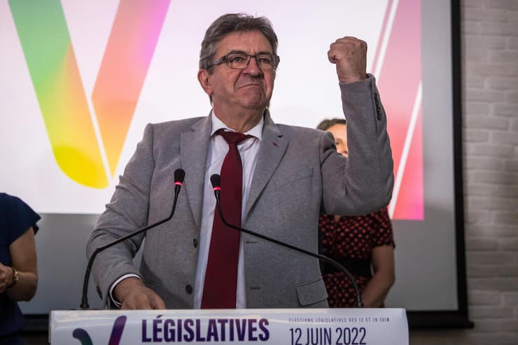 ז'אן לוק מלנשון מנהיג קואליציית שמאל וירוקים אחרי סבב ראשון ב בחירות ל פרלמנט  ב צרפת