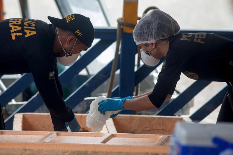 ברזיל נעדרים אמזונס דום פיליפס ברונו פריירה חוקרים בודקים סירה ש הוחרמה בחיפושים