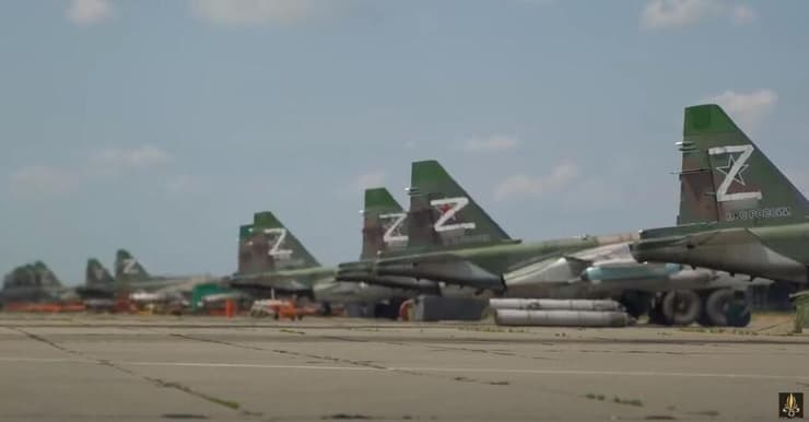 משרד ההגנה של רוסיה מפרסם תיעוד של מטוסי סוחוי 25 במלחמה מול אוקראינה