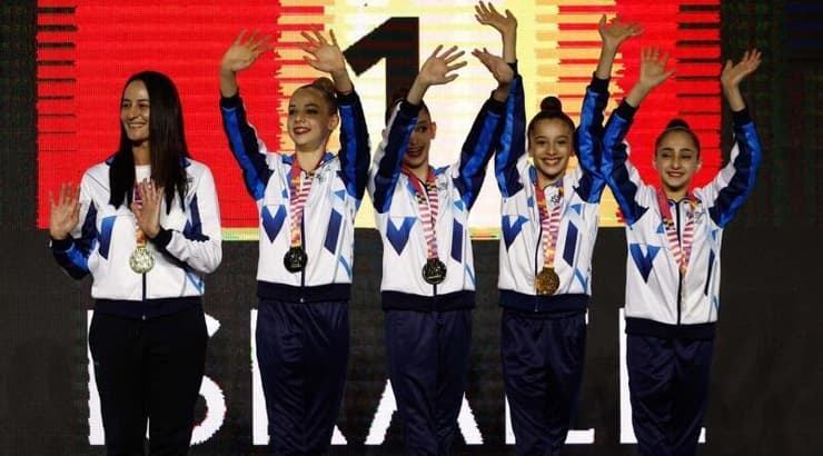 נבחרת הנערות של ישראל על הפודיום (באדיבות איגוד ההתעמלות בישראל) נבחרת הנערות של ישראל על הפודיום