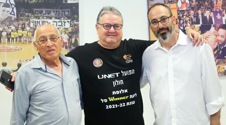 שלמה אייזיק וראש עיריית חולון מוטי ששון