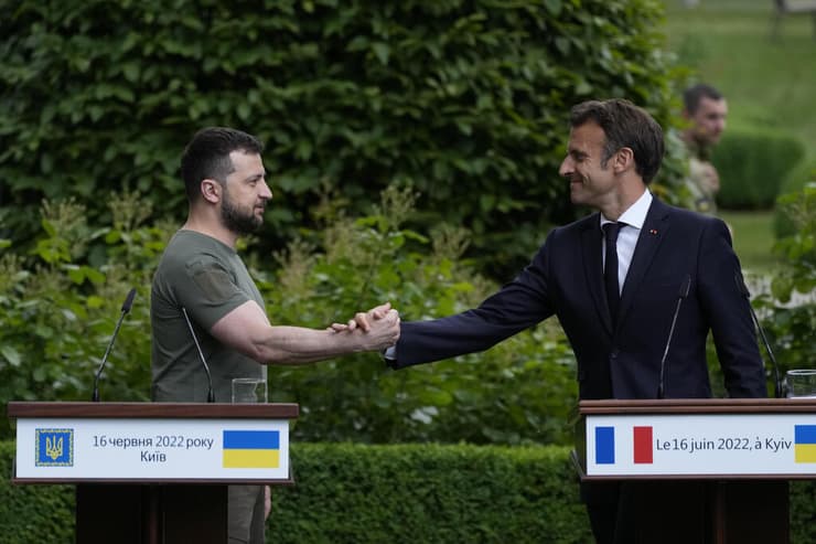 נשיא אוקראינה וולודימיר זלנסקי פגישה עם נשיא צרפת עמנואל מקרון ב קייב