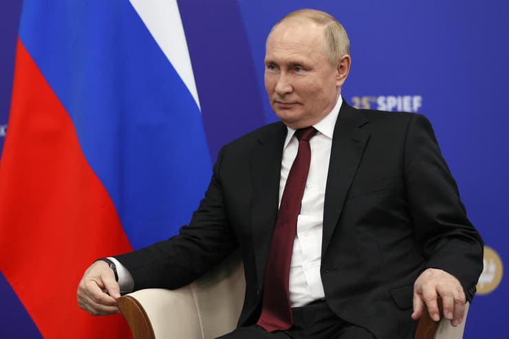 נשיא רוסיה ולדימיר פוטין כינוס כלכלי עולמי סנט פטרסבורג על רקע המלחמה ב אוקראינה