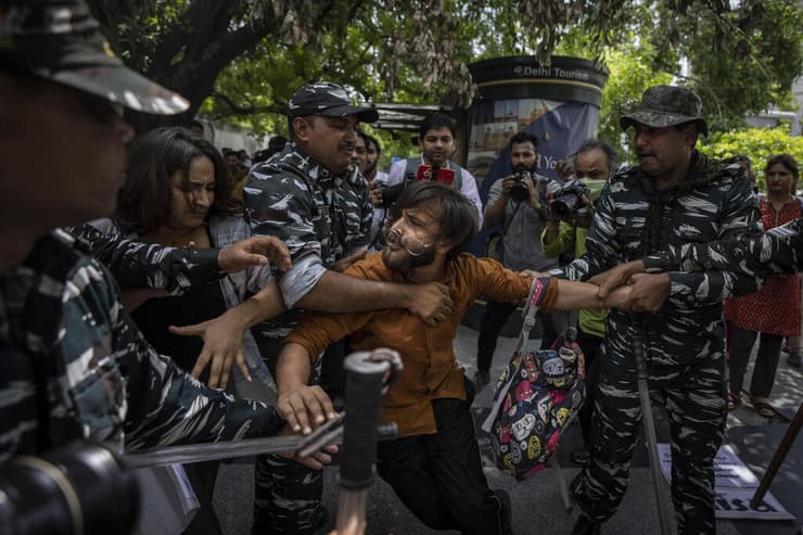 מהומות ברחבי הודו בעקבות תוכנית גיוס חדשה