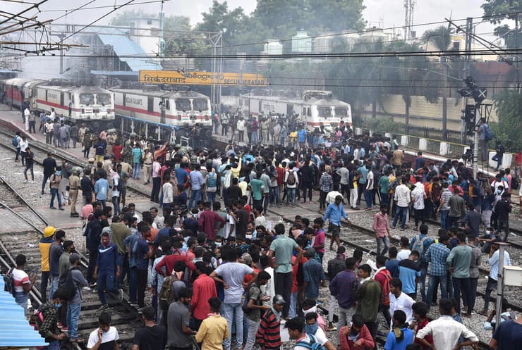 מהומות ברחבי הודו בעקבות תוכנית גיוס חדשה