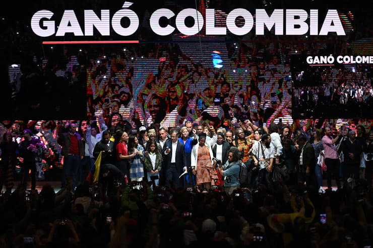 קולומביה גוסטבו פטרו נבחר ל נשיא 