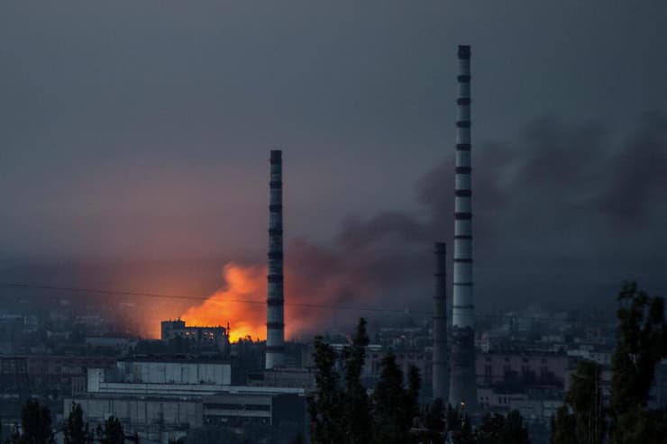 תקיפה ב מפעל ה כימיקלים בעיר סברודונצק אוקראינה