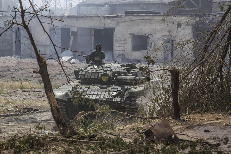 טנק של צבא אוקראינה בעיר סברודונצק 