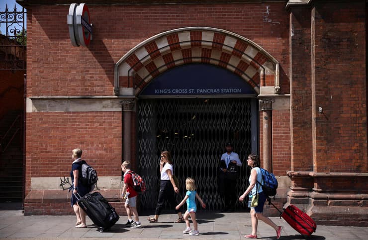 לונדון בריטניה כניסה ל תחנה תחנת רכבת תחתית סגורה