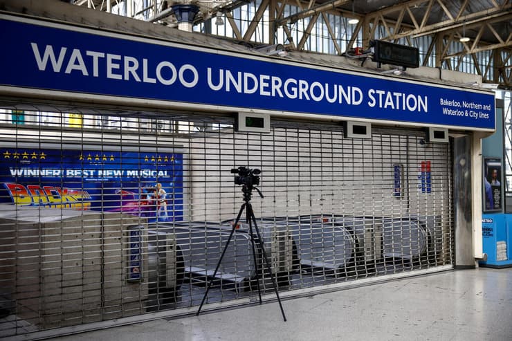 לונדון בריטניה כניסה ל תחנה תחנת רכבת תחתית ווטרלו סגורה