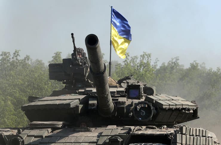 אוקראינה טנק של הצבא האוקראיני ב דונבאס