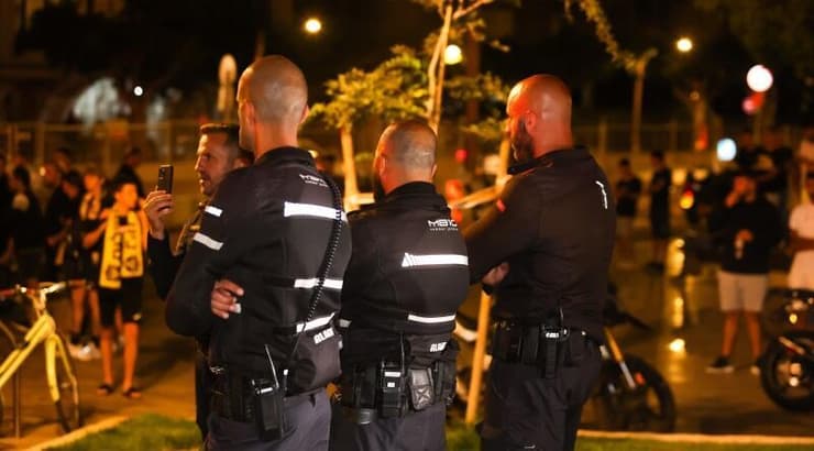 שוטרים בהפגנת אוהדי בית"ר