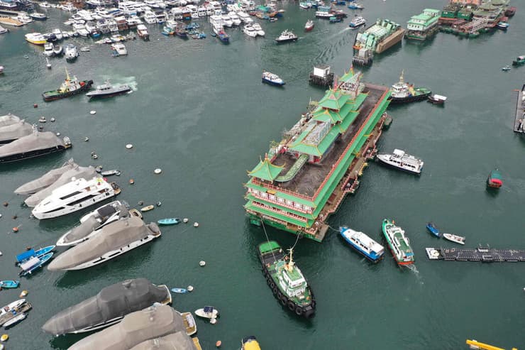 הונג קונג מסעדה צפה ענקית נגררת 14 ביוני לפני ש טבעה בים
