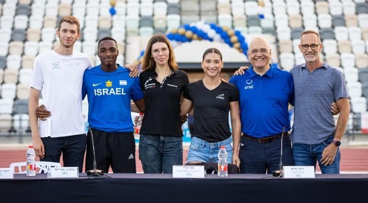 נחום רוגל, עמי ברן, דיאנה ויסמן, חנה מיננקו, בלסינג אפריפה ויונתן קפיטולוניק (איציק בלניצקי) נחום רוגל, עמי ברן, דיאנה ויסמן, חנה מיננקו, בלסינג אפריפה ויונתן קפיטולוניק