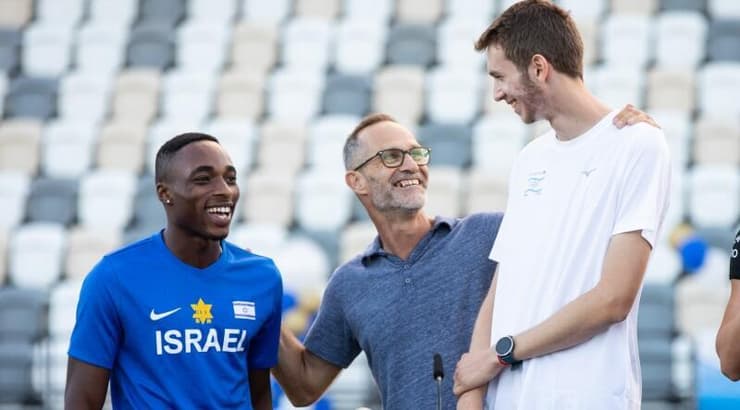 יונתן קפיטולוניק, רוגל נחום ובלסינג אפריפה (איציק בלניצקי) יונתן קפיטולוניק, רוגל נחום ובלסינג אפריפה